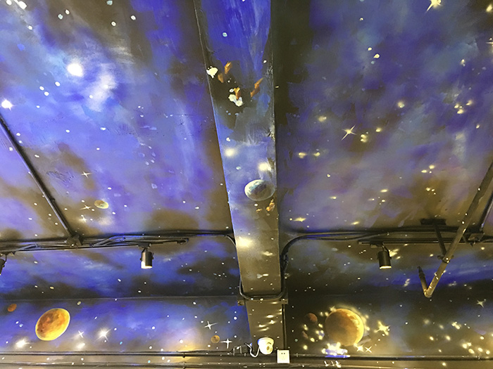 科技主题屋顶星空图案墙绘案例